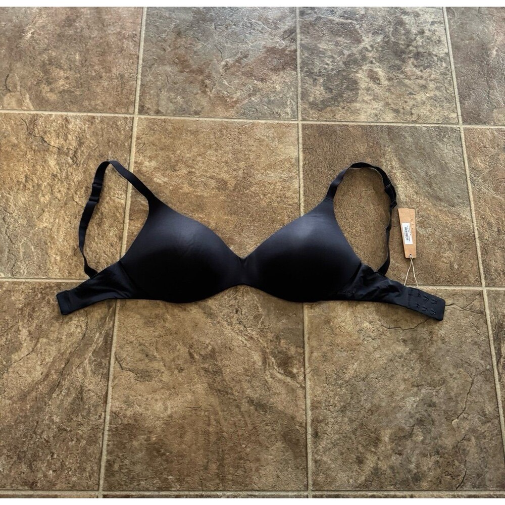 Skims Wireless Form Push up Bra Onyx 32DDD